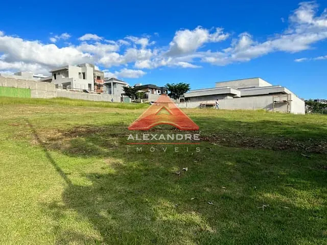 Terreno com 601m², à venda, no bairro Condomínio Residencial Colinas do Paratehy em São José dos Campos