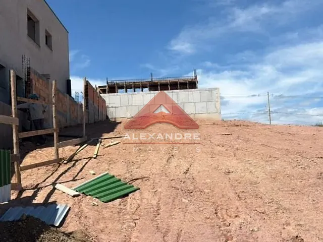 Terreno com 330m², à venda, no bairro São José dos Campos em São José dos Campos