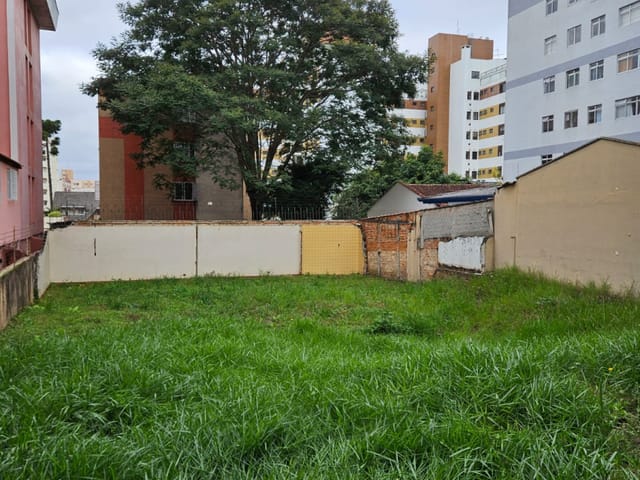 Terreno à venda, no bairro Água Verde em Curitiba