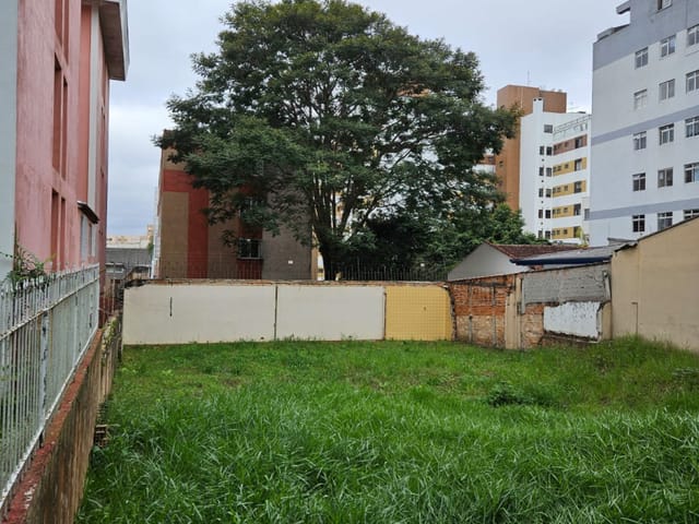 Terreno à venda, no bairro Água Verde em Curitiba