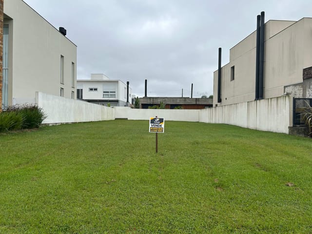 Terreno com 424m², à venda, no bairro Laranjal em Pelotas