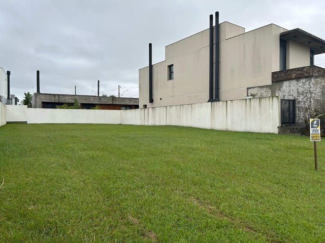 Terreno com 424m², à venda, no bairro Laranjal em Pelotas