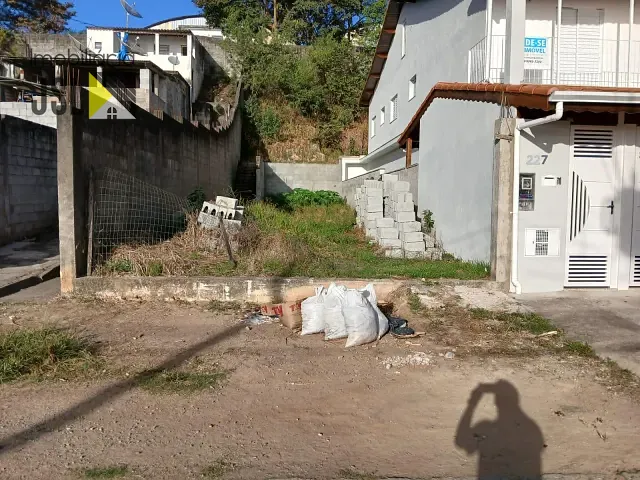 Terreno com 180m², à venda, no bairro Centro em Igaratá
