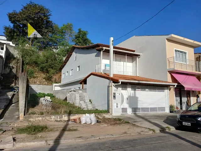 Terreno com 180m², à venda, no bairro Centro em Igaratá