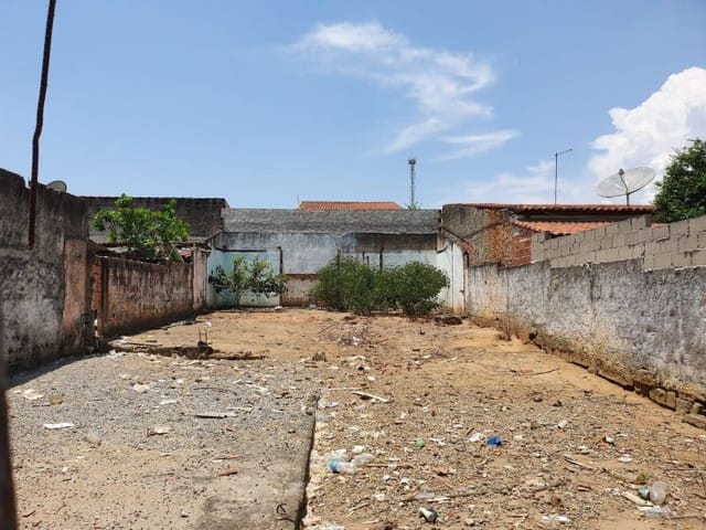 Terreno à venda, no bairro Jardim Carlota em Pindamonhangaba