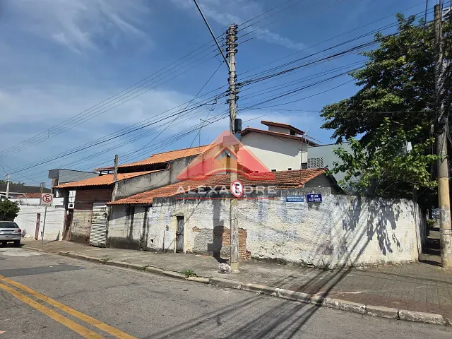 Casa com 300m² 3 quartos e 2 banheiros, à venda, no bairro Jardim Ismênia em São José dos Campos