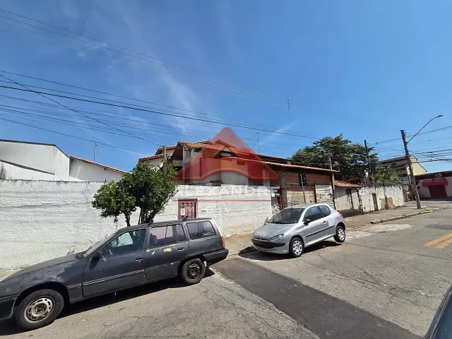 Casa com 300m² 3 quartos e 2 banheiros, à venda, no bairro Jardim Ismênia em São José dos Campos