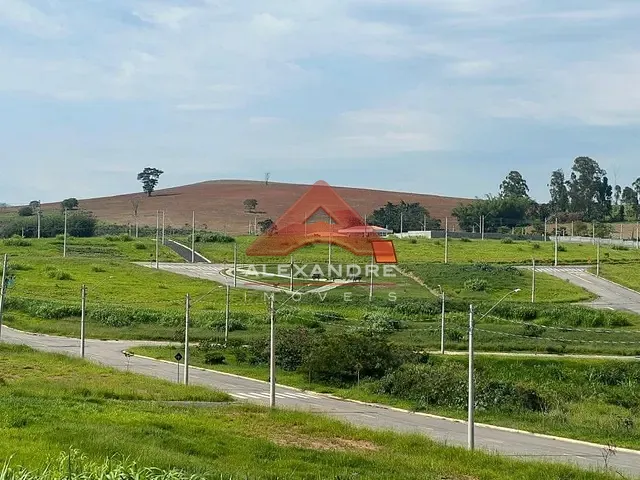 Terreno com 322m², à venda, no bairro Jardim Maria Cândida em Caçapava