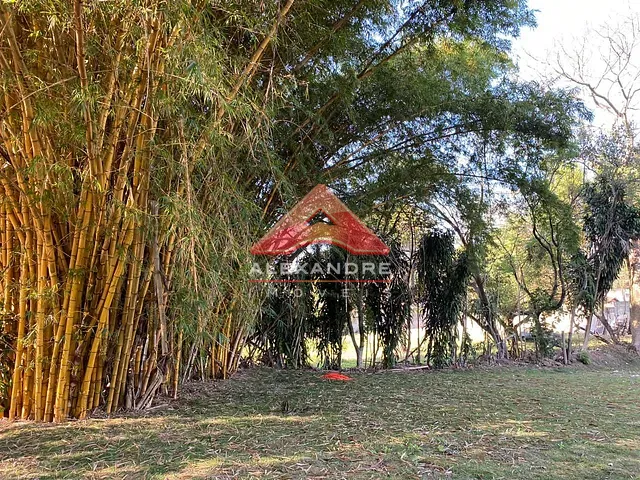 Terreno com 2500m², à venda, no bairro Jardim Uirá em São José dos Campos