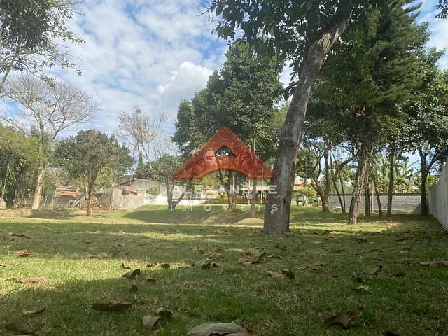 Terreno com 2500m², à venda, no bairro Jardim Uirá em São José dos Campos