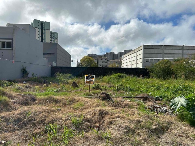 Terreno com 360m², à venda, no bairro Centro em Pelotas