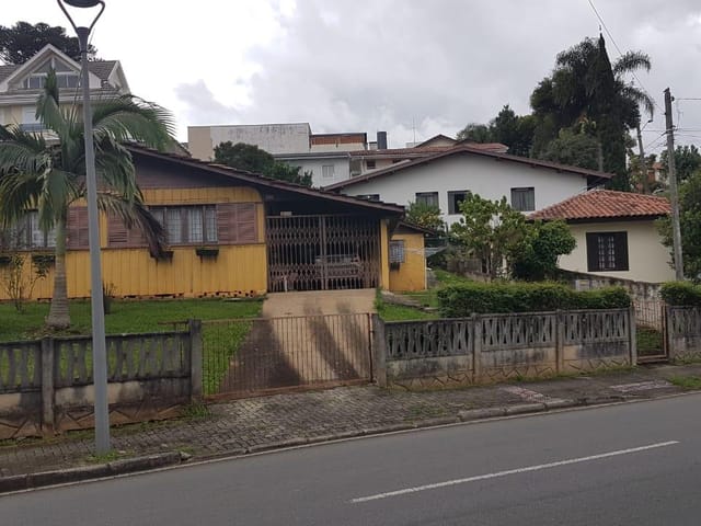 Lançamento com 817m², disponível, no bairro Vista Alegre em Curitiba