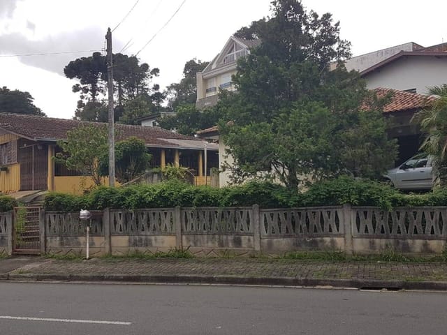 Lançamento com 817m², disponível, no bairro Vista Alegre em Curitiba