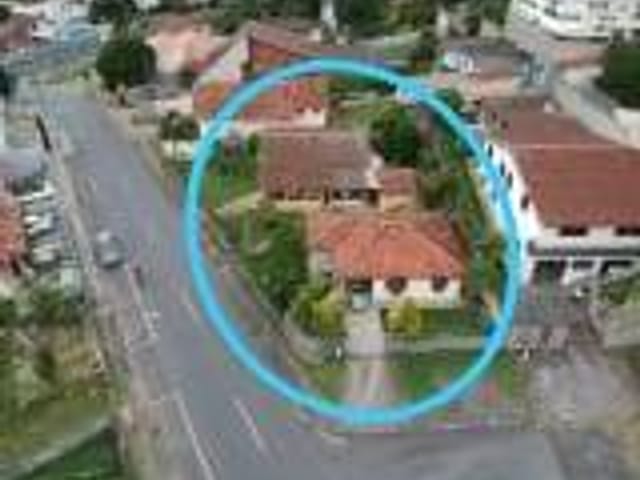 Lançamento com 817m², disponível, no bairro Vista Alegre em Curitiba