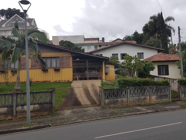 Lançamento com 817m², disponível, no bairro Vista Alegre em Curitiba