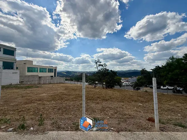 Terreno com 1280m², à venda, no bairro Centro em Atibaia