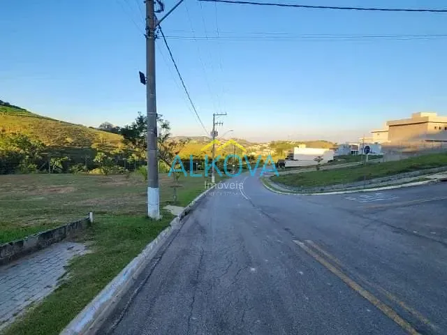 Terreno com 383m², à venda, no bairro Condomínio Residencial Mantiqueira em São José dos Campos