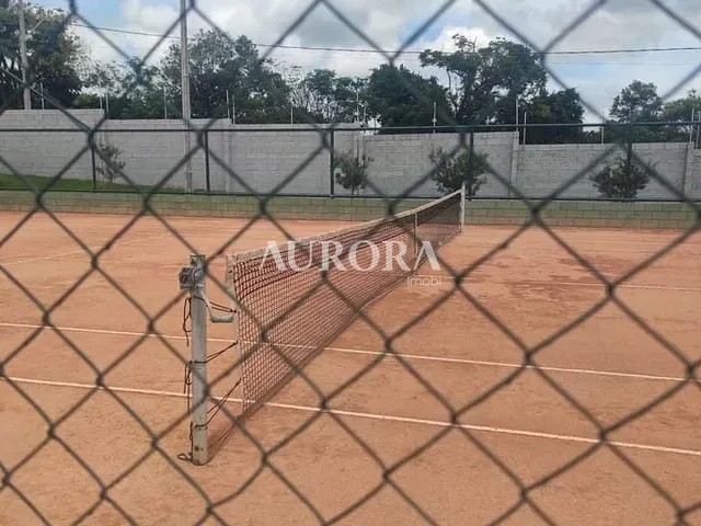 Terreno com 379m², à venda, no bairro Centro em Cambé