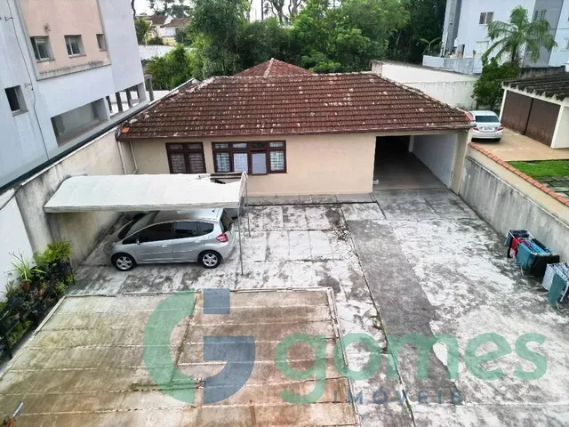 Terreno à venda, no bairro Água Verde em Curitiba