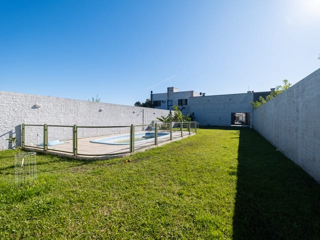 Terreno com 300m², à venda, no bairro Laranjal em Pelotas
