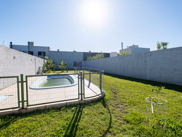 Terreno com 300m², à venda, no bairro Laranjal em Pelotas