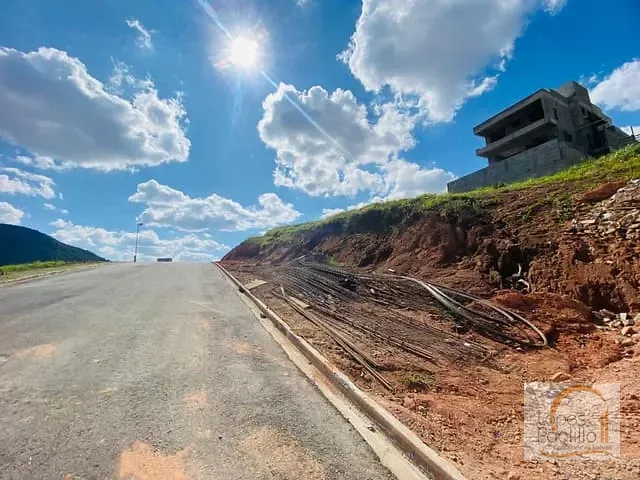 Terreno com 300m², à venda, no bairro Condomínio Portal Lamis em Bom Jesus dos Perdões