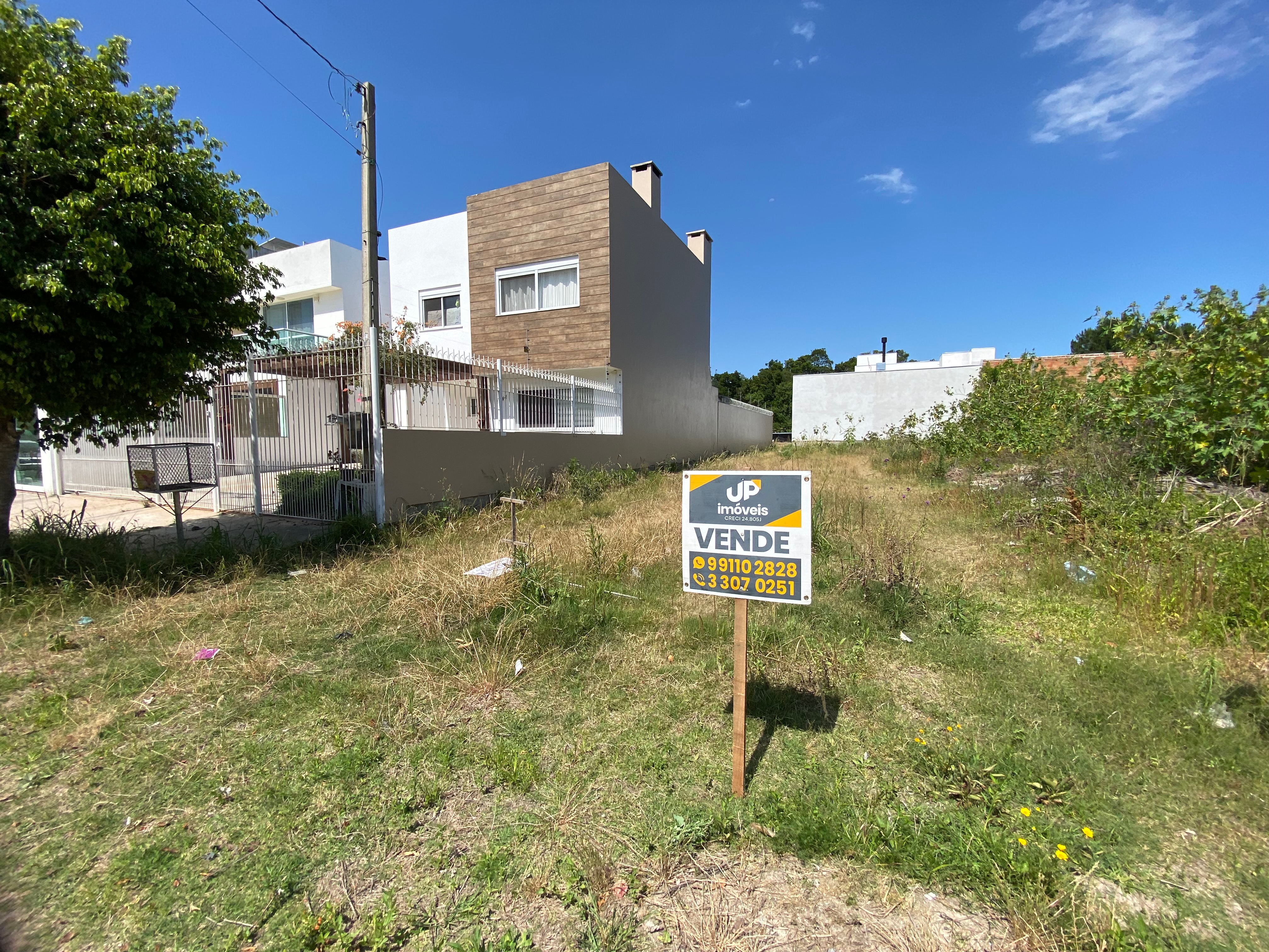 Terreno de 300m² à venda no Recanto de Portugal, com 10m de frente e 30m de lateral. Ótima oportunidade para construir em bairro tranquilo e valorizado.