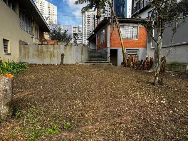 Terreno com 896m², à venda, no bairro Cristo Rei em Curitiba