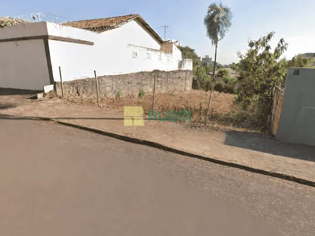 Terreno com 300m², à venda, no bairro Tubalina em Uberlândia