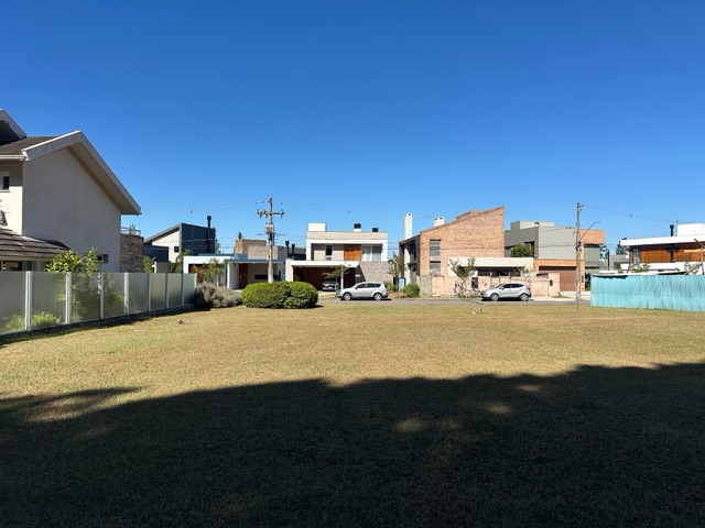 Terreno com 418m², à venda, no bairro Laranjal em Pelotas