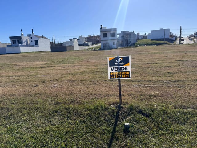 Terreno com 558m², à venda, no bairro Três Vendas em Pelotas