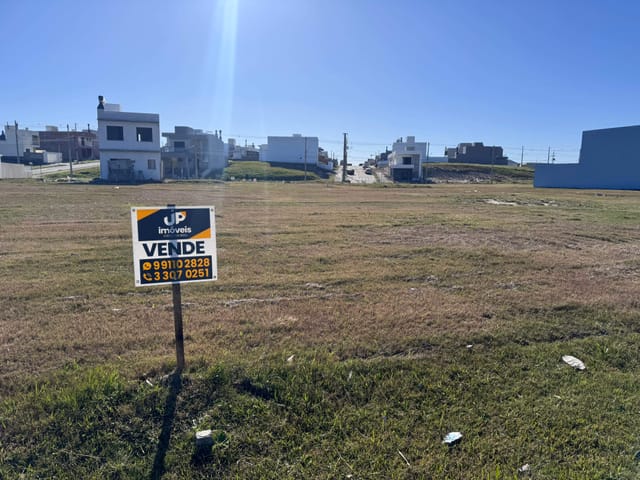 Terreno com 558m², à venda, no bairro Três Vendas em Pelotas