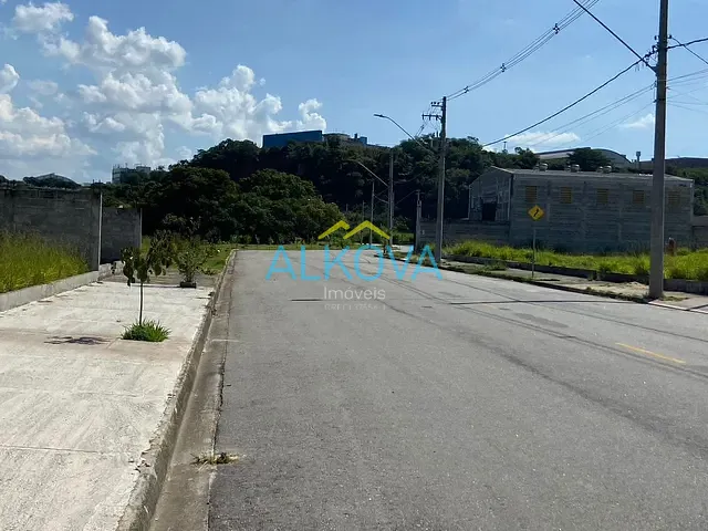 Terreno com 279m², à venda, no bairro Recanto dos Eucaliptos em São José dos Campos