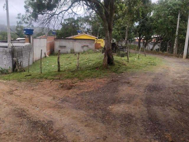 Terreno com 700m², à venda, no bairro Carmo Messias em Ibiúna