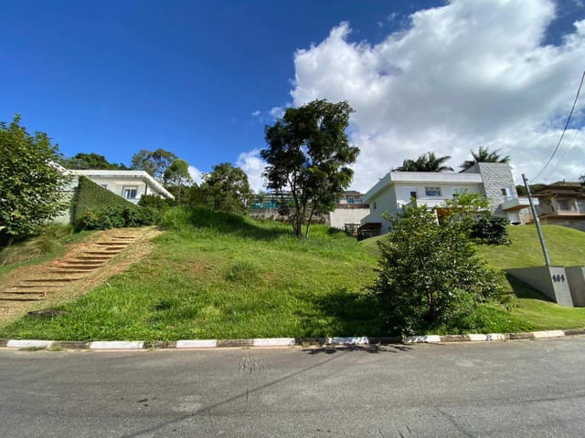 Terreno com 700m², à venda, no bairro Jardim Indaiá em Embu das Artes