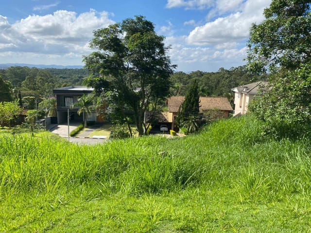 Terreno com 700m², à venda, no bairro Jardim Indaiá em Embu das Artes