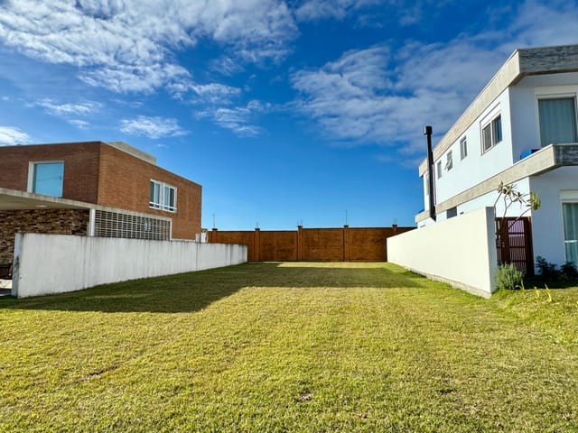 Terreno com 400m², à venda, no bairro Laranjal em Pelotas