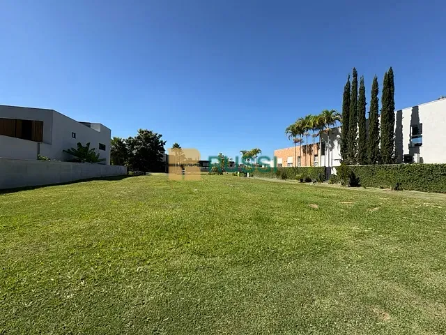 Terreno com 1200m², à venda, no bairro Condomínio Chácara Serimbura em São José dos Campos