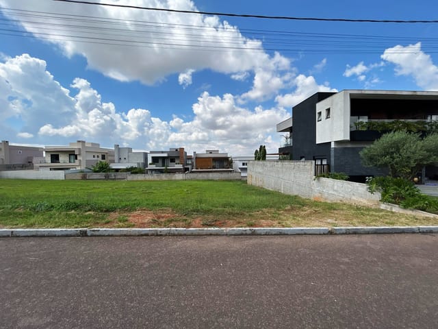 Condomínio Fontana di Trevi: lotes exclusivos no Jardim Carvalho, 372m² - Quadra 7.
