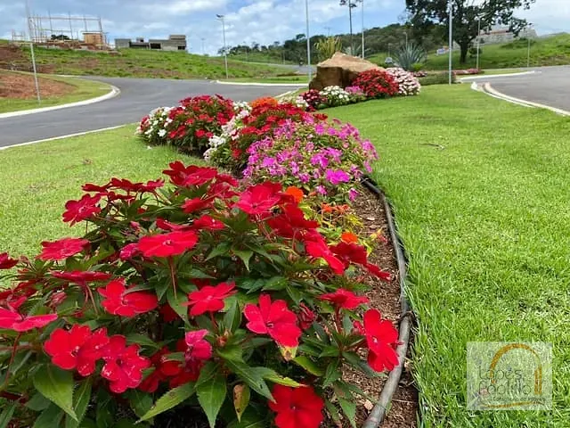 Terreno com 300m², à venda, no bairro Condomínio Portal Lamis em Bom Jesus dos Perdões