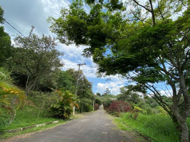 Terreno com 1500m², à venda, no bairro Portal Roselândia em Cotia