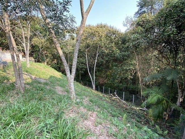 Terreno com 622m², à venda, no bairro Chácara Moinho Velho em Carapicuíba