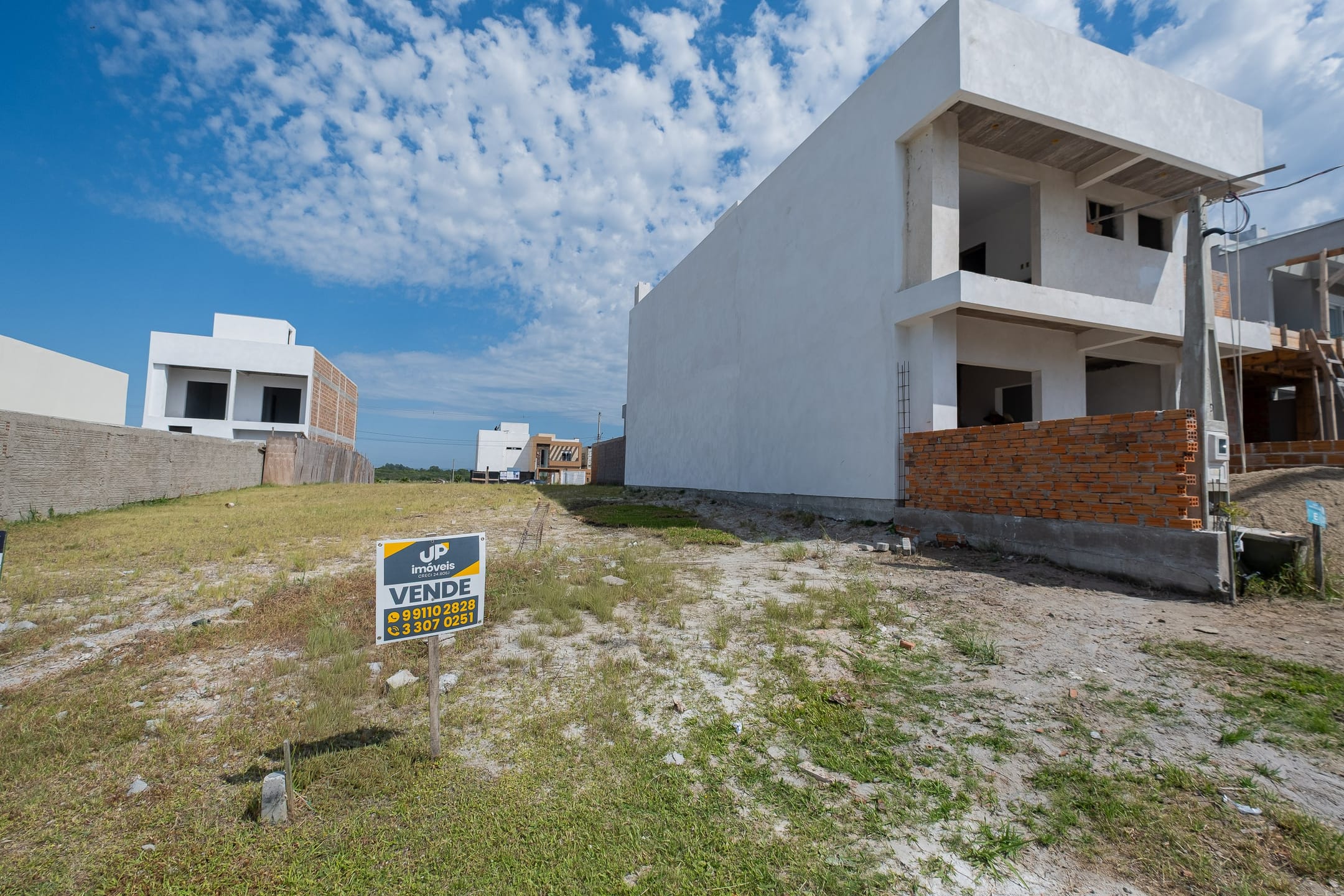 Terreno à venda no Quinta do Lago, Três Vendas: com área total de 182 m² (7 m de frente x 26 m de profundidade).