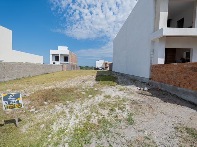 Terreno com 182m², à venda, no bairro Três Vendas em Pelotas