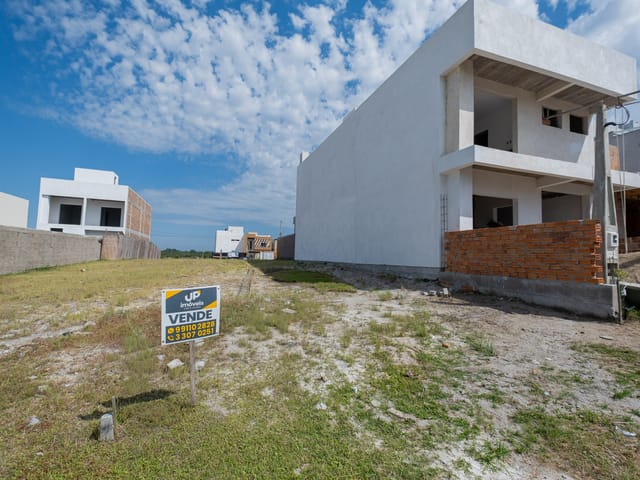 Terreno com 182m², à venda, no bairro Três Vendas em Pelotas
