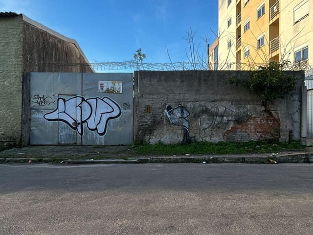 Terreno de 730 m² (12 m x 60 m) à venda no Centro de Pelotas, ao lado da Casa do Estudante. Aceita permuta de até 80%. Excelente oportunidade!