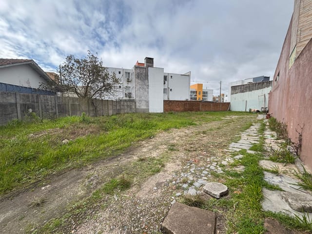 Terreno com 451m², à venda, no bairro São Gonçalo em Pelotas