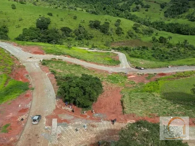 Terreno com 300m², à venda, no bairro Cachoeirinha em Bom Jesus dos Perdões