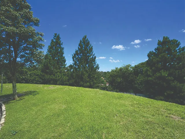 Terreno com 778m², à venda, no bairro Granja Viana em Carapicuíba