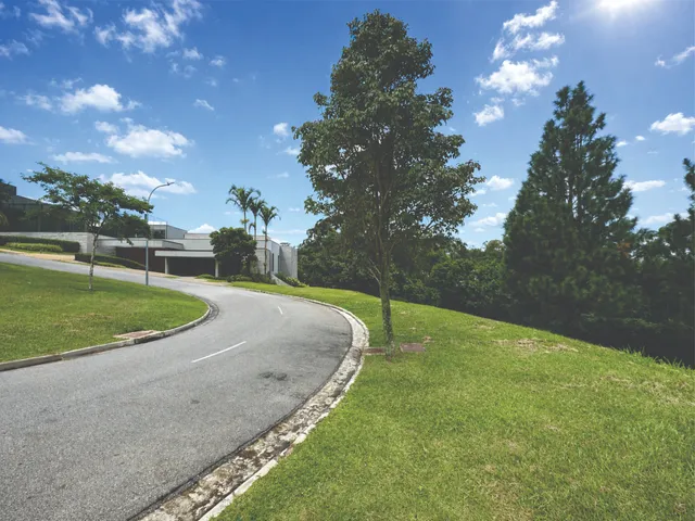 Terreno com 778m², à venda, no bairro Granja Viana em Carapicuíba